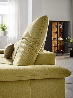 MR 370: Eckgruppe 4629, ca. 180 x 280, H 83-105, SH 47, ST 56 cm, Stoff Jab2- 24040 gelb, Metallfuß schwarz matt