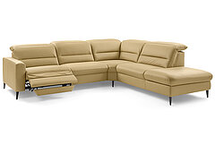 Sofa MR 1380: Ecksofa (Vorschlag 1A), bestehend aus Anreihsofa 3-sitzig (3L), Armlehne B links, Rundecke (RE), Anreihelement 1,5-sitzig (1,5AhoR), Anstellhocker rechts, Leder Vivre honey (PG 120), Alufuß schwarz, W014-M01, ca. 293 x 259, H 83, SH 48, T 107/177, ST 54 cm. Zubehör: WallAway Funktion (WAH1),  Rücken echt