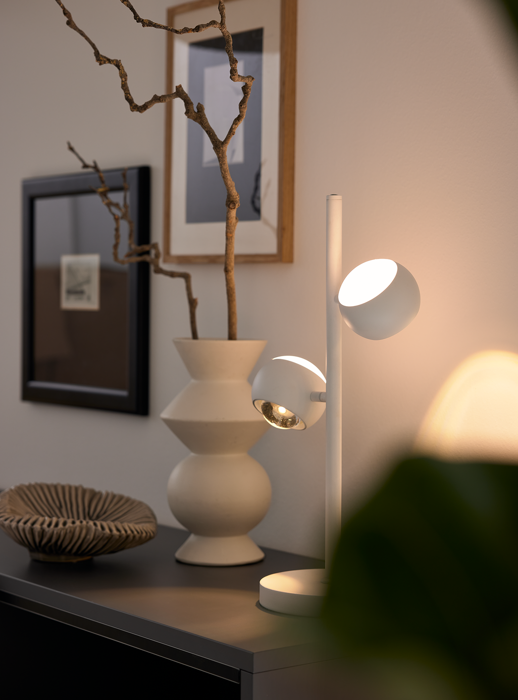 Leuchten 2.0 Bogenleuchte in Fb. Weiß und Silber von Musterring Leuchten 2.0 Bogenleuchte in Fb. Weiß und Silber von Musterring