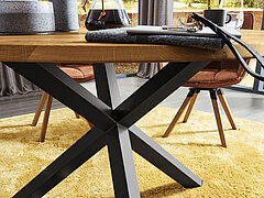 Esszimmer Tamina: Tisch 6763-46-130ca. Ø 130, H 76 cmGestell: Eisen schwarz, Platte: Barrique Eiche, geölt