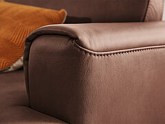 MR 2050 T 2050 Bank mit Rücken in Echtleder Z 69/51 tobacco (LK 50), Metallkufe F Q7 in M56 bronze