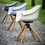 Freilicht: Stuhl G471-062-... (Stockholm), ca. B 64, H 78, SH 46, AH 66, T 57, ST 43 cm, Stativfuß, drehbar, Teak massiv, Sitzschale Kunststoff 032 white, 038 pastel blue, 039 grey
