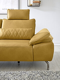 Sofa MR 270: Detail Armlehne in Echtleder Cloudy kurkuma (PG 60), Metallfuß Hochglanz Stahl verchromt