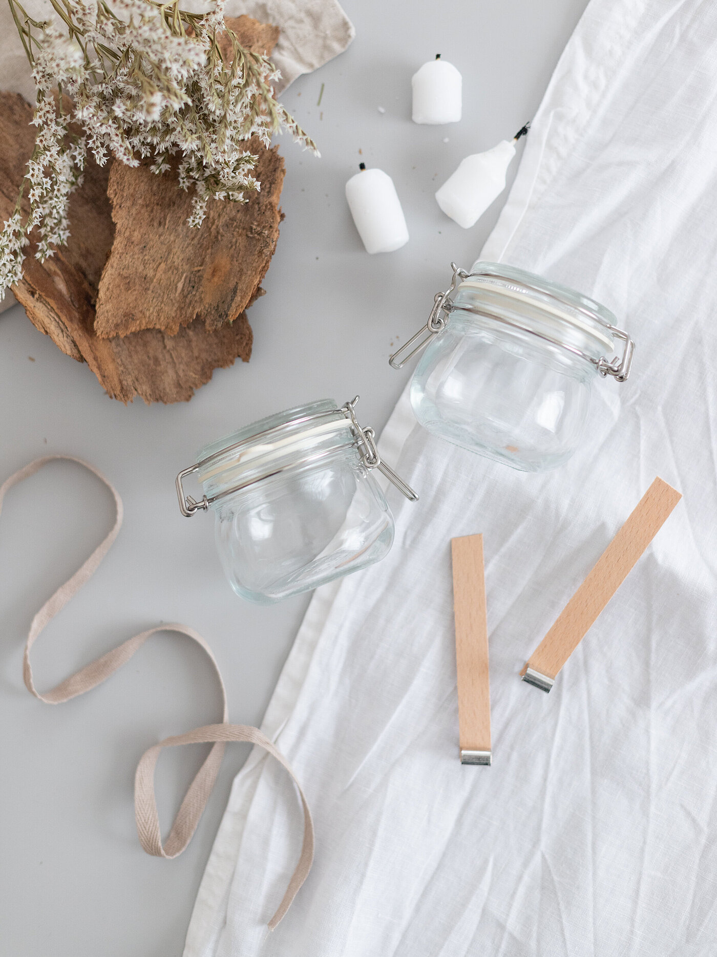 Materialien für ein DIY mit Kerzenresten