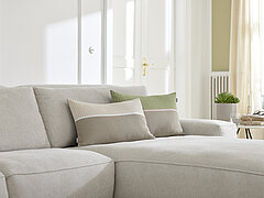 Musterring Heimtextilien: Kissen Simple, (71284-090-38-58), Fb. grün (72 % Baumwolle, 28 % Polyester) gewebt, VS: mehrfarbiges Streifenmuster, RS: einfarbig, ca. B 58, H 38 cm, ohne Füllung;Kissen Simple, (71284-030-38-58), Fb. beige (72 % Baumwolle, 28 % Polyester) gewebt, VS: mehrfarbiges Streifenmuster, RS: einfarbig, ca. B 58, H 38 cm, ohne Füllung