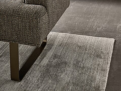 MR 2050 Bank 1108 B190, ca. B 221, H 84, AH 62, SH 49, T 67, ST 49 cm, Metallkufe M56 bronze, Stoff 25021 (JAB 2), 55% Modacryl 26% Polyester 10% Polyamid 9% Baumwolle