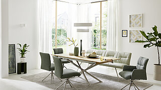 Esstisch (6653) mit Synchronauszug, Massivholzplatte Wildeiche geölt, rechteckig mit Facette, Gestell Rundrohr, Edelstahl matt, ca. L 200/280, B 100, H 76 cm