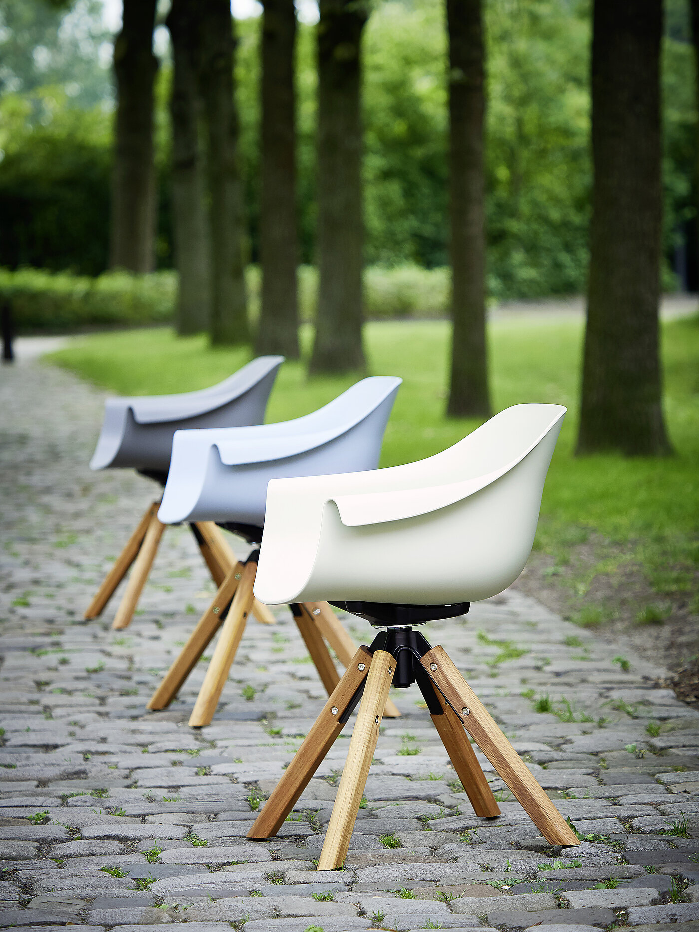 Gartenstuhl FREILICHT STOCKHOLM | Musterring Stuhl G471-062-... (Stockholm), ca. B 64, H 78, SH 46, AH 66, T 57, ST 43 cm, Stativfuß, drehbar, Teak massiv, Sitzschale Kunststoff 032 white, 038 pastel blue, 039 grey