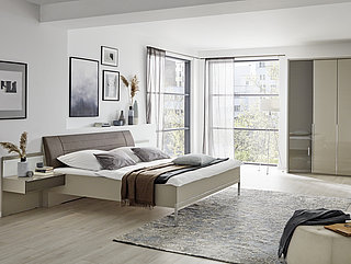 Havanna decor/pebble grey glass, Havanna glass, suggestion 023: Hinge-door wardrobe with glass fronts, 5 doors, approx. W 250, H 216, D 58 cm, studio bed with upholstered headboard in Havana synthetic leather, approx. 180 x 200 cm, 2x nightstand in floating look, 1 drawer each with glass front, approx. W 2x 60, H 48, D 43 cm