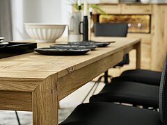 Detailbild von der Tischkante