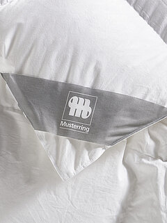 Musterring Heimtextilien: Ganzjahresdecke Dreamz, ca. 135 x 200 cm, Cassettendecke, 2 cm Innensteg, Bezugsstoff: 100 % Baumwolle weiß, feiner Daunen-Batist, Füllung: weiße neue Daunen, Klasse 1, 100 % Daunen, entspricht der europäischen Norm EN 12934