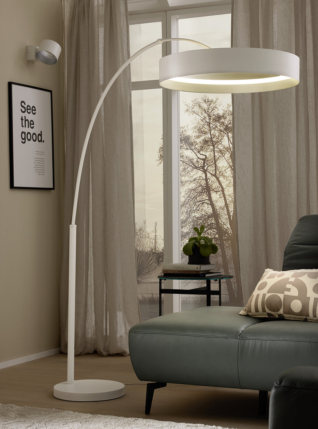 Leuchten 2.0 Bogenleuchte Loop in Fb. Weiß und Silber von Musterring Leuchten 2.0 Bogenleuchte Loop in Fb. Weiß und Silber von Musterring