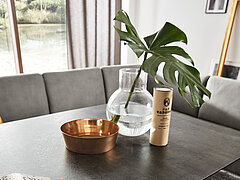 MR2050 T2050 Platte: HPL Beton-Design, Gestell: HPL Beton-Design/Bügel schwarz lackiertDetail / Esstisch 7893-31-055