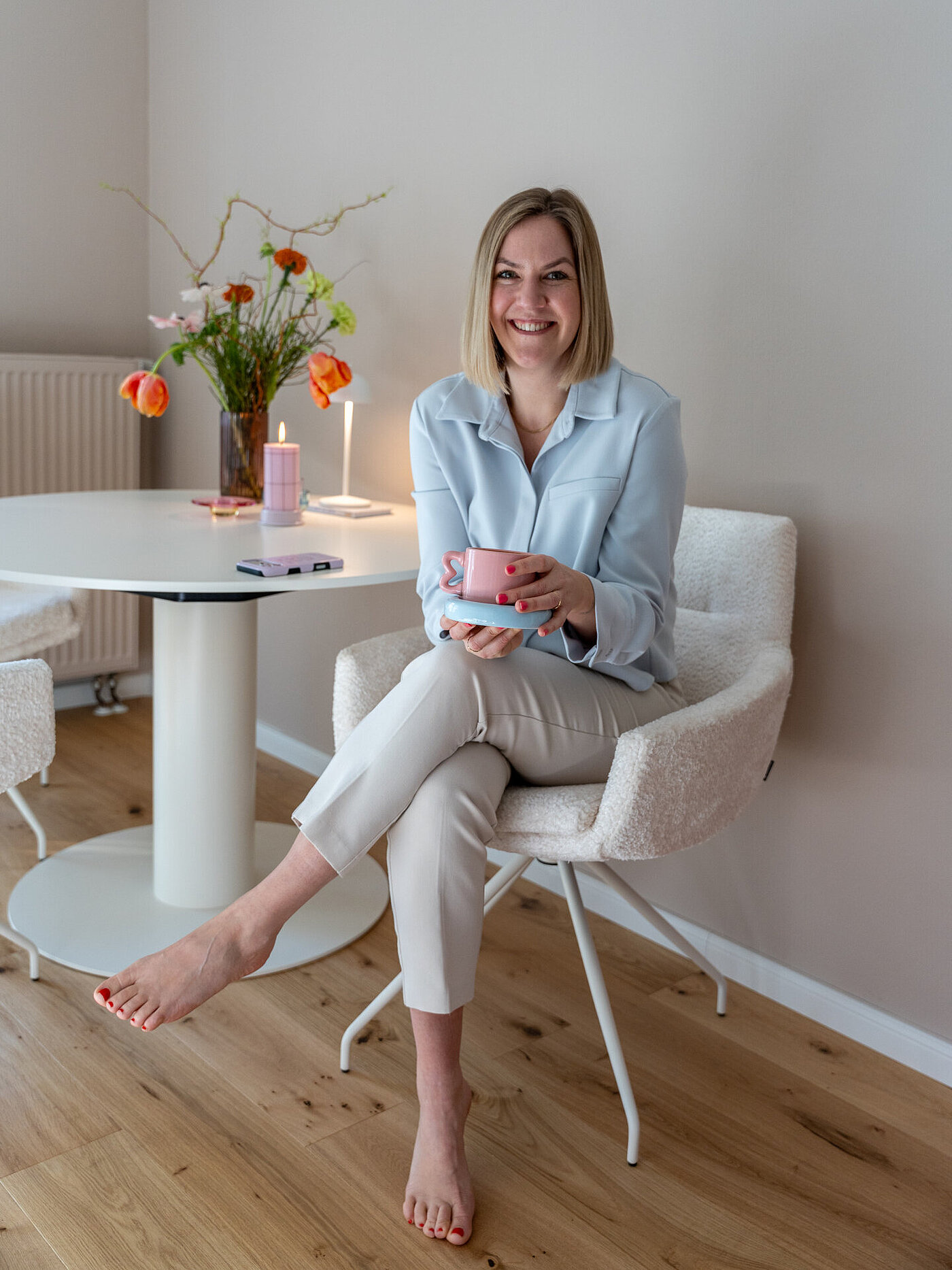 Armlehnstuhl, Stoff Shaun White (PG 4), 
Gestell Spinnenfuß (991) Metall wollweiß lackiert
