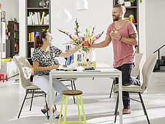 Esszimmer Nevio: Esstisch 94408 mit Wandauflage und Auszugsfunktion, Lack brillantgrau (PG 2), ca. L 180, B 95, H 75 cm