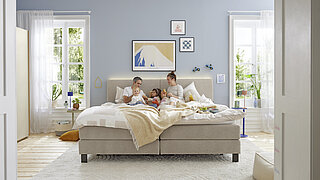 Familienbett Elias in Stoff Taupe und Gestell Schwarz von Musterring