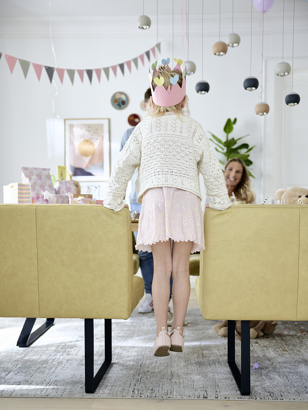 Esszimmer MR4010 und T4010 Esstische in Eiche und Bank in Fb. Gelb von Musterring Esszimmer MR4010 und T4010 Esstische in Eiche und Bank in Fb. Gelb von Musterring