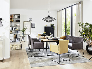 Picara: Esstisch 371 mit Auszugsfunktion, Gestell Metall A01 matt schwarz, Platte Wildeiche massiv, naturfarben matt lackiert W11, ca. 100 x 200 (300), H 76 cm