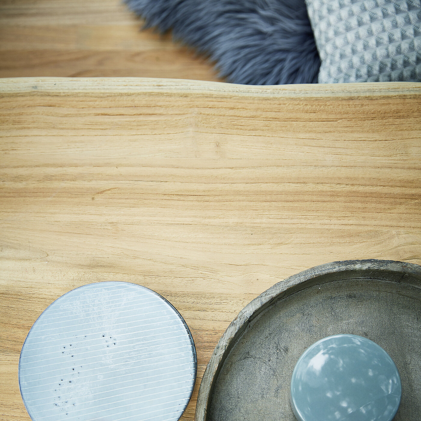 MR10354_05_FREILICHT_Holland - 15.jpg Tisch G299-162-061 (Holland), ca. 220 x 95, H 76 cm, Tischplatte Teak massiv gebürstet mit Baumkante, Gestell: Aluminium pulverbeschichtet anthrazit