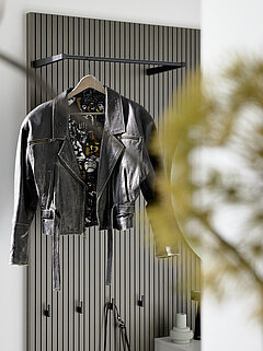 Detailbild der Garderobe Kara-Frame-Dielen in Lack Brilliantgrau von Musterring