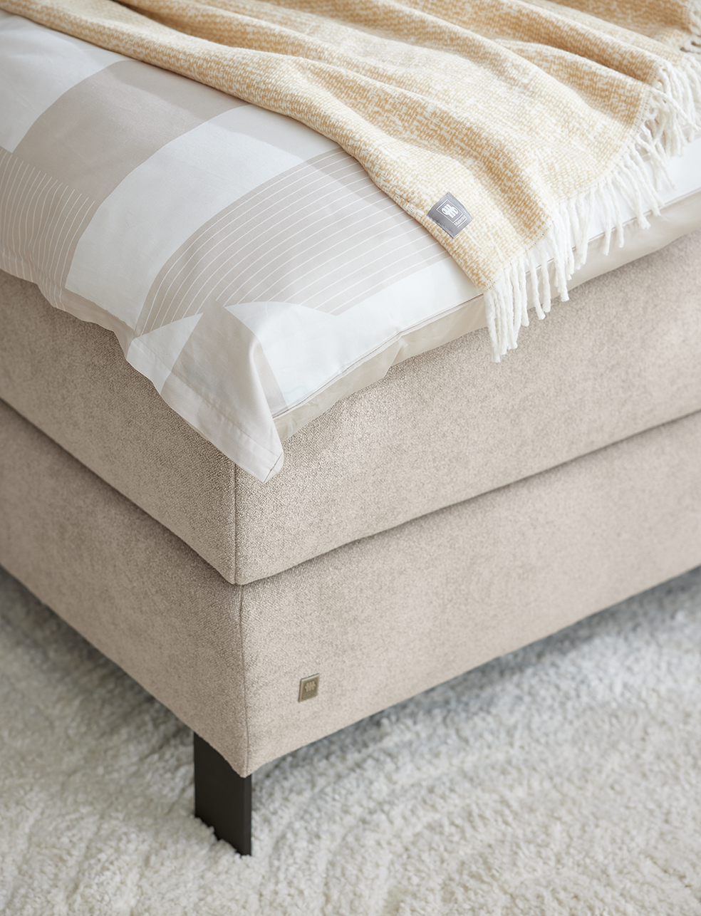 Familienbett Elias in Stoff Taupe und Gestell Schwarz von Musterring