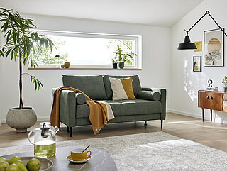 Schlafsofa MR 710 mit Frontauszug inkl. Kaltschaummatratze, Nosag-Unterfederung, Bodenfreiheit ca. 15 cm, Beschlag unsichtbar, Stoff Astoria Jade (PG 1, 100 % Polyester), Armlehnen A1, ca. 10 cm, Fuß (F5) Metallkegel schwarz, matt, Liegefläche ca. 140 x 200 cm, ca. B 165, H 90, SH 45, T 103, ST 59 cm. Zubehör: Rolle, ca. 18 x 50 cm, Stoff Astoria Jade (PG 1, 100 % Polyester) 