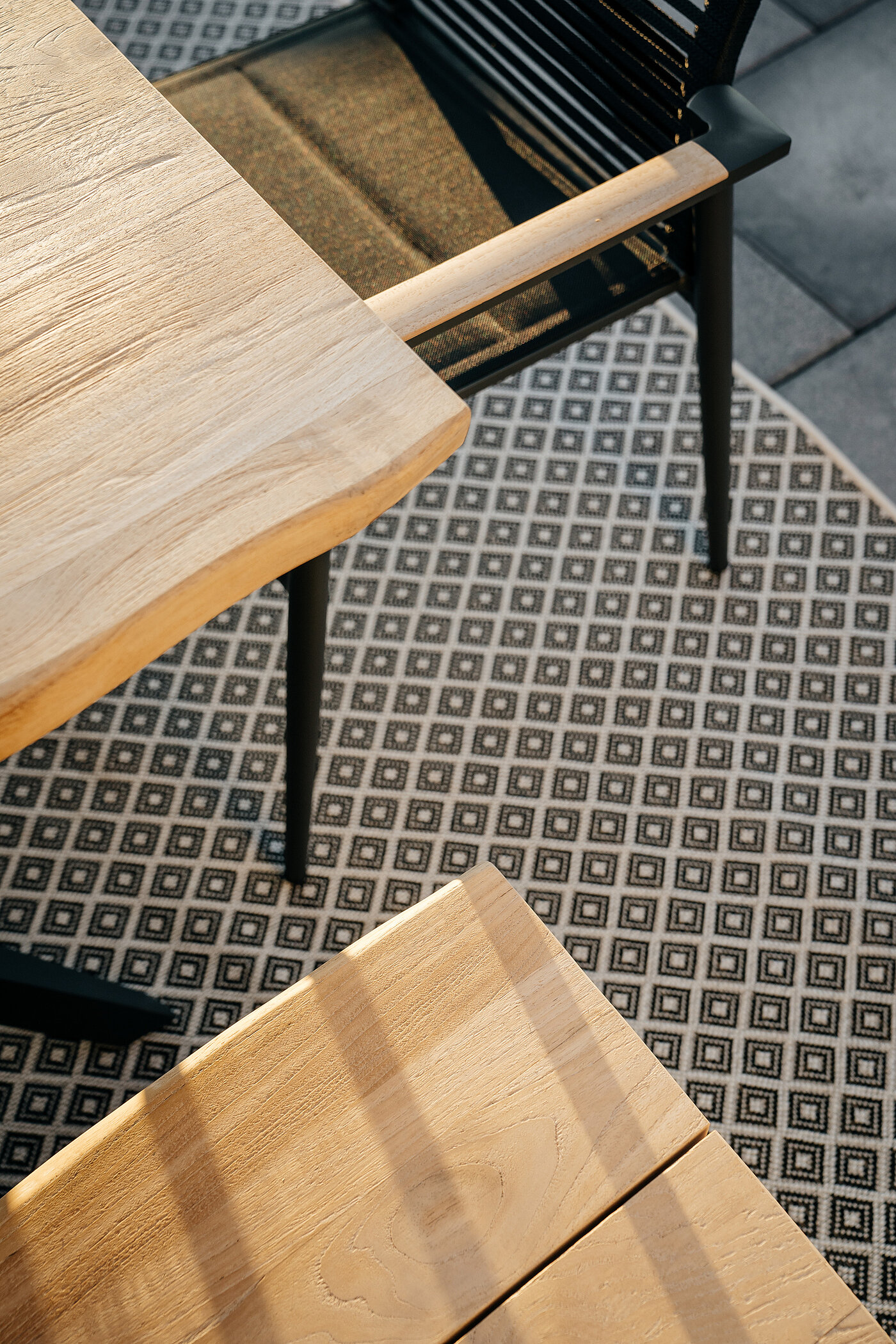 Gartenteppich FREILICHT NORDIC | Musterring Detail
Esstisch Holland G299-162-061, ca. 220 x 95, H 76 cm, Gestell: Edelstahl pulverbeschichtet anthrazit, Platte: Teak massiv mit Baumkante