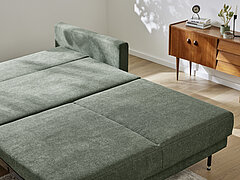 Schlafsofa MR 710 mit Frontauszug inkl. Kaltschaummatratze, Nosag-Unterfederung, Bodenfreiheit ca. 15 cm, Beschlag unsichtbar, Stoff Astoria Jade (PG 1, 100 % Polyester), Armlehnen A1, ca. 10 cm, Fuß (F5) Metallkegel schwarz, matt, Liegefläche ca. 140 x 200 cm, ca. B 165, H 90, SH 45, T 103, ST 59 cm. 