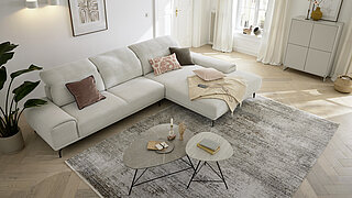 Sofa MR 2490: Ecksofa, bestehend aus Anreihsofa 2-sitzig, Armlehne links (N80L), Longchair, Armlehne rechts (K105R), Stoff V88/44 ivory