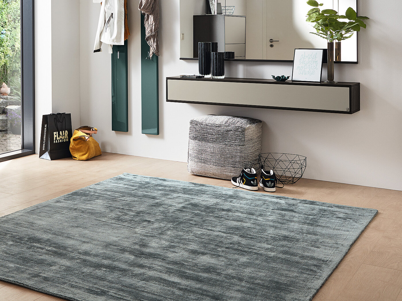 Kara-Frame Dielen, Schuhschrank 78601KRca. B 77, H 138, T 40 cmEiche graphit/Lack platingrau