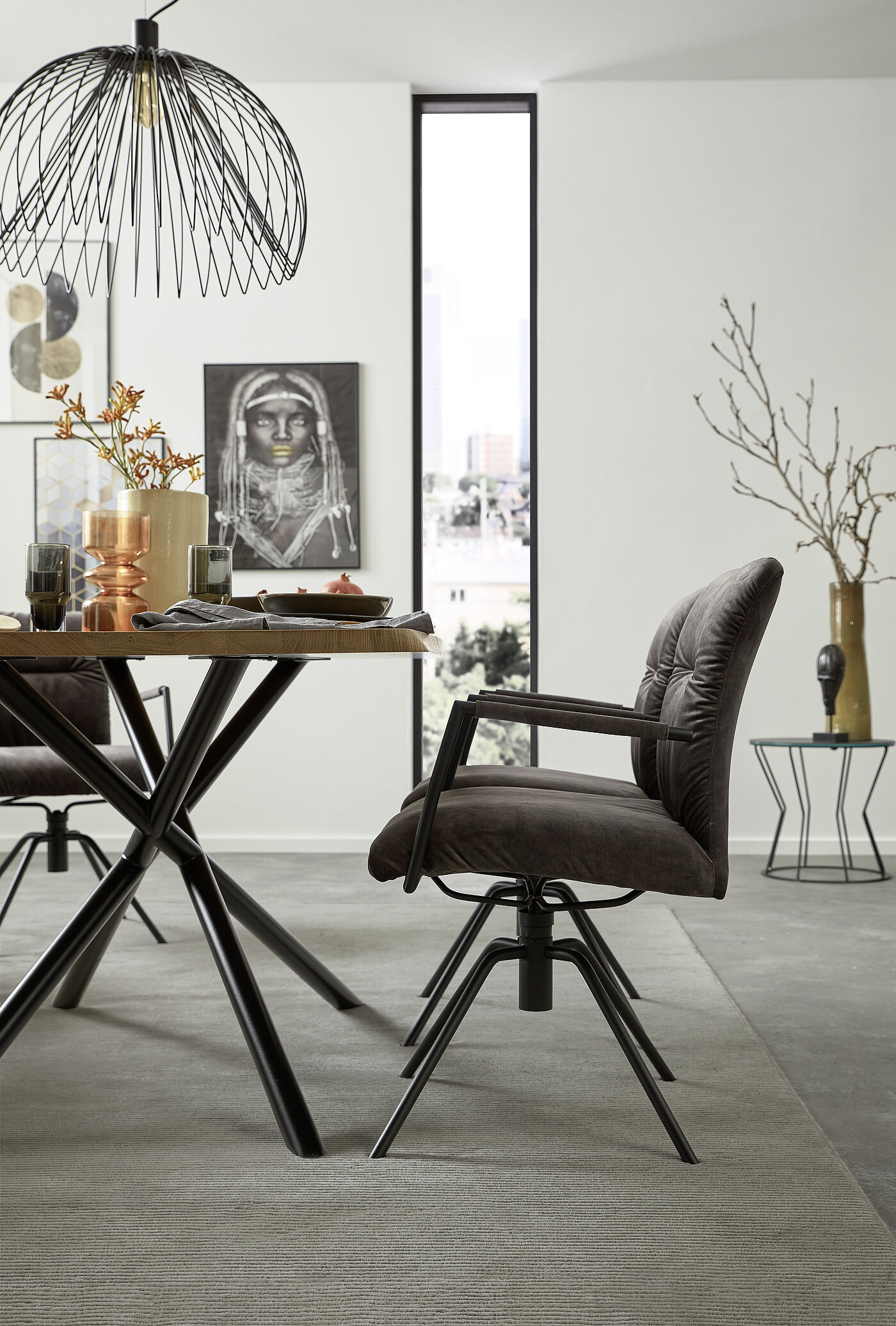 Stuhl 6620, leger gepolstert, mit offenen Armlehnen, Stoff (1) Adore 68 darkgrey (100 % Polyester), Vierfuß-Drehgestell mit Dreh-Moover- und Rückholfunktion, Rundrohr pulverbeschichtet schwarz, ca. B 61, H 88, T 62 cm