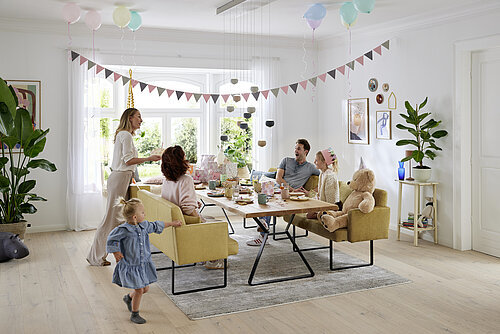 Esszimmer MR4010 und T4010 Esstisch in Eiche und Bank in Fb. Gelb von Musterring