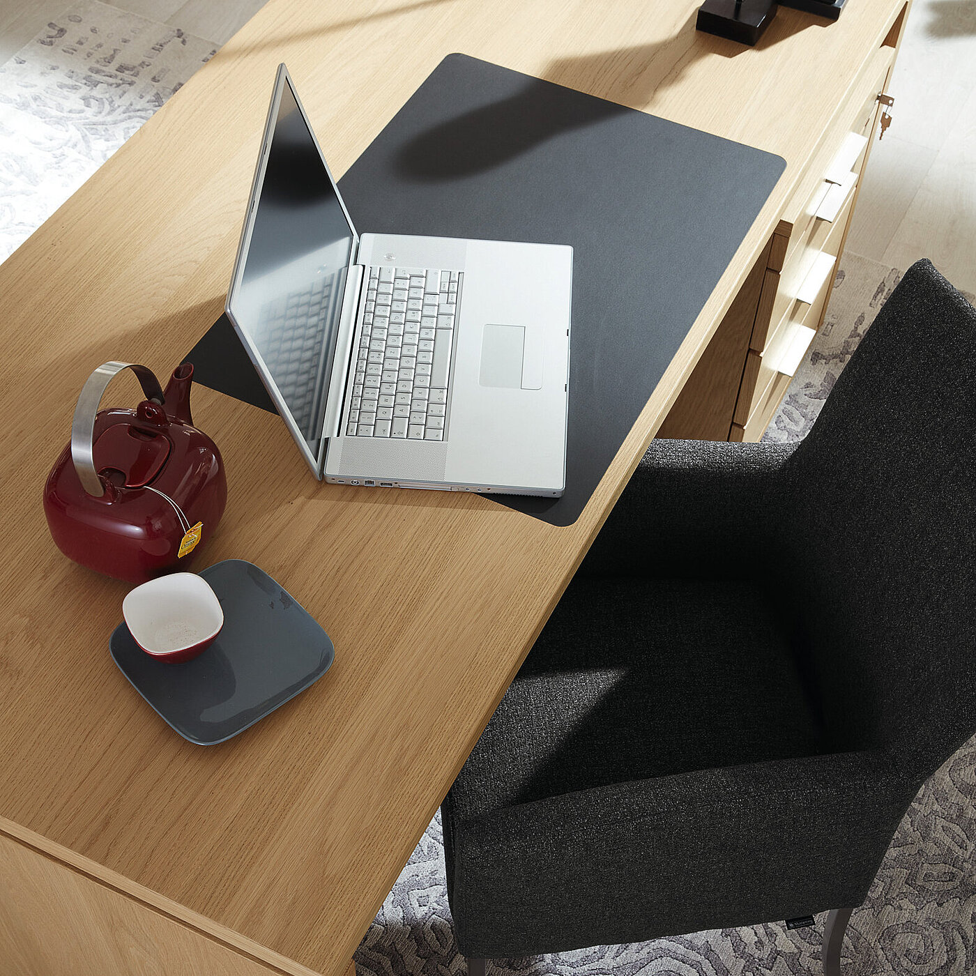 Einzelschreibtisch 91521
ca. 180 x 80, H 75cm
Eiche sand