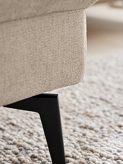 Sofa und Wohnzimmermöbel des Modells MR 1370 in Farbe Beige der Marke Musterring
Sofa 
Stoff Mads sand (PG SG D)