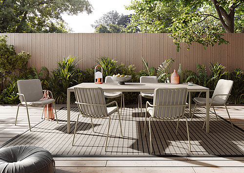 MR – Summertime | 6456500 | 250401 – Beige – Outdoor – Esstisch (UE50), Gestell wetterbeständige Pulverbeschichtung in Stahl, BP920 Latte, Platte in Dekton 1 D1237 Marmorio Pietra Kode, ca. L 200, B 100, H 77 cm