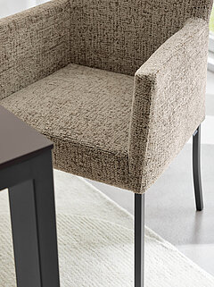 Esstisch, Esszimmer und Esszimmerstühle des Modells Nova in Farbe Beige und Braun
Essgruppe