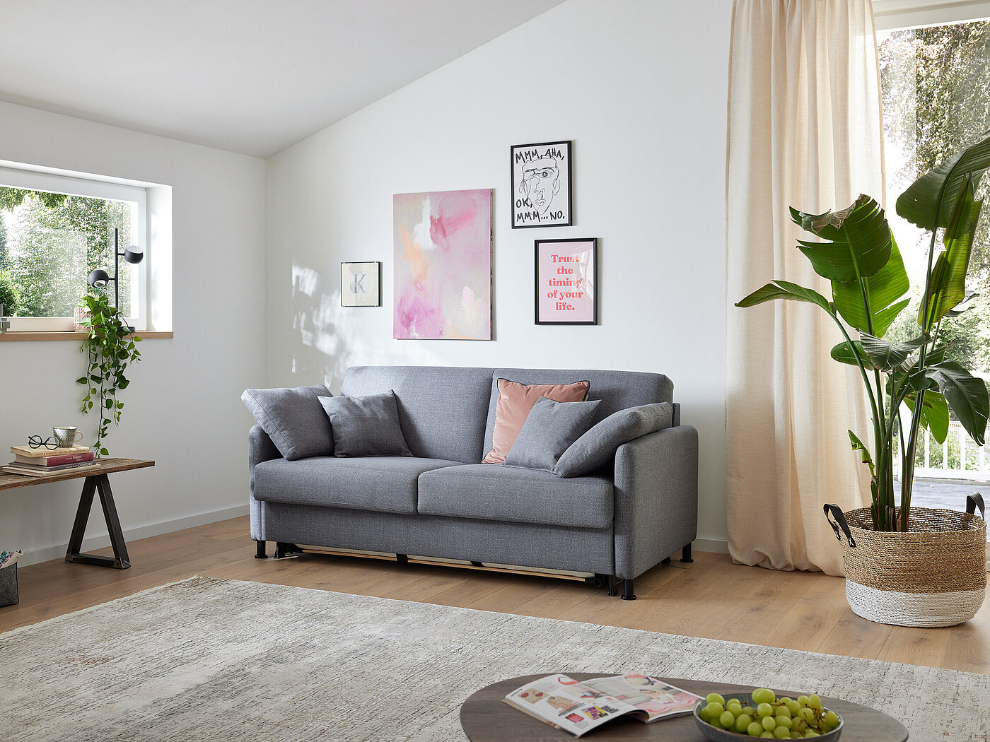 Faltbett-Schlafsofa „Komfort“ inkl. Kaltschaummatratze, ca. 14 cm hoch, Federholzleisten im oberen und mittleren Bereich, Gestell schwarz, matt, Stoff Atlantis grau (PG 1, 100 % Polyester) Armlehne A1, Musterring Exklusiv, Fuß (F2) schwarz, matt, Lie MR – MR 700 | 5756000 | 250401
Musterring Heimtextilien | 7579600 | 250401
JustB! Teppiche | 9509620 | 250401 – Grau – Polstermöbel,Ambiente, Teppiche, Leuchten – Faltbett-Schlafsofa „Komfort“ inkl. Kaltschaummatratze, ca. 14 cm hoch, Federholzleisten im oberen und mittleren Bereich, Gestell schwarz, matt, Stoff Atlantis grau (PG 1, 100 % Polyester) Armlehne A1, Musterring Exklusiv, Fuß (F2) schwarz, matt, Liegefläche ca. 140 x 200 cm, ca. B 185, H 91, SH 46, T 103/220, ST 61 cm. Zubehör: Armlehnenkissen, ca. 65 x 40 cm, Stoff Atlantis grau (PG 1, 100 % Polyester), Dekokissen-Set, ca. 40 x 40 cm, Stoff Atlantis grau (PG 1, 100 % Polyester)