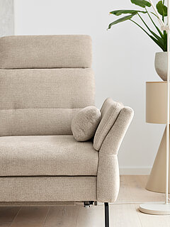 Sofa und Wohnzimmermöbel des Modells MR 1370 in Farbe Beige der Marke Musterring
Sofa 
Stoff Mads sand (PG SG D)