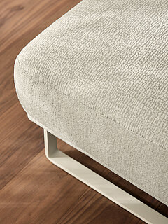 Sofa des Modells JustB! PM100 in Farbe Beige der Marke Musterring
Detail Ecksofa (Vorschlag 1A, 90114), Stoff (JAB 0, z.B. 06071 creme beige), Metallkufe 1195 seidengrau. Zubehör: 1 x Metallkufen 1195 farbig