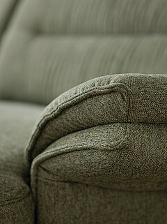 Sofa des Modells MR 310 in Farbe Grün
Stoff Bari turtle (PG 2/6)
