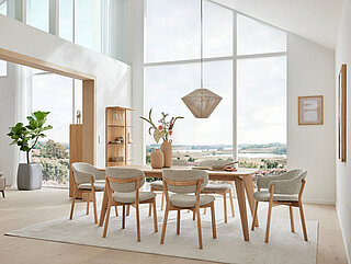 Esszimmer des Modells Tjark in Farbe Beige und Eiche der Marke Musterring
Esstisch (8463-48-078), Eiche massiv satin, matt lackiert, Platte 30 mm mit Soft-Profil, ca. L 180, B 95, H 76 cm