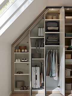 Kleiderschrank und Schlafzimmer des Modells Montino in Farbe Grau der Marke Musterring
Kleiderschrank
Lack taupe