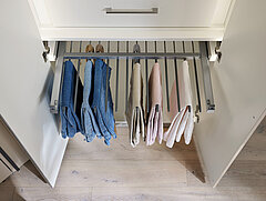 Kleiderschrank und Schlafzimmer des Modells Montino in Farbe Grau der Marke Musterring
Kleiderschrank
Lack taupe